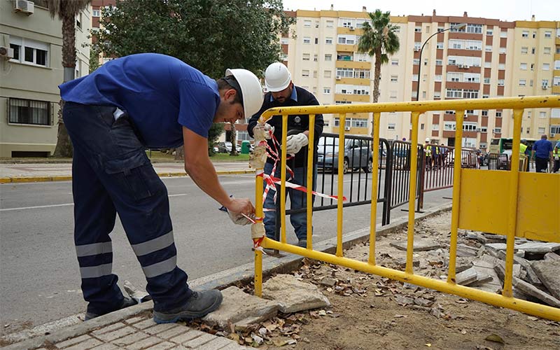 Trabajos de adecentamiento en la plaza de los Barcos