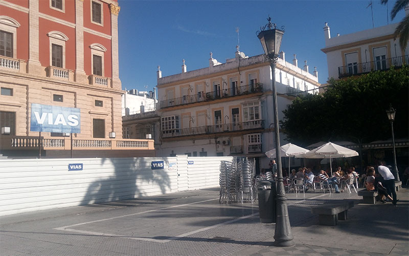 La reurbanización del entorno del Ayuntamiento isleño, que ultima su rehabilitación, comenzará a ejecutarse antes de las navidades