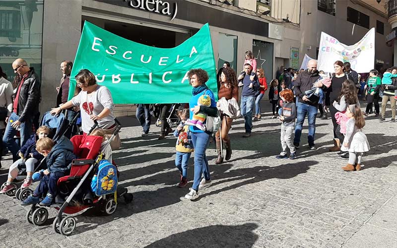 Marcha en Cádiz para denunciar la falta de personal educativo en la Educación Especial de colegios públicos de la provincia