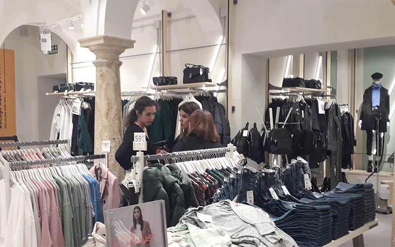 Stradivarius ‘abre’ en Chiclana tras abandonar La Isla