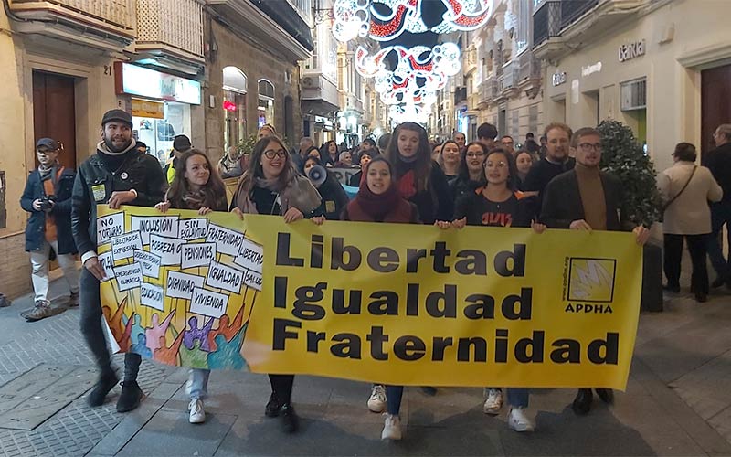 Cádiz ‘denuncia’ en la calle el “retroceso” en los derechos humanos