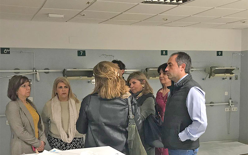 Paredes le explica “cordialmente” a la alcaldesa que la reforma de los quirófanos del Hospital de Jerez es una medida “imprescindible”