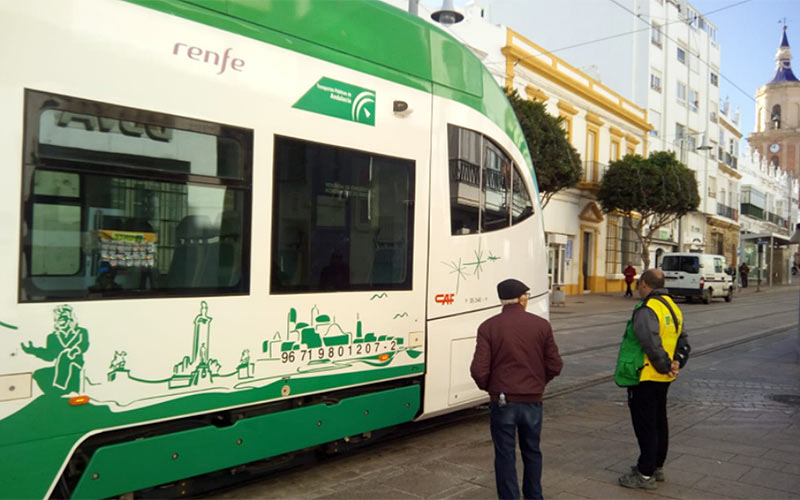 Posada espera que el tranvía “se convierta en una opción más de movilidad para los isleños sin perjudicar a los autobuses”