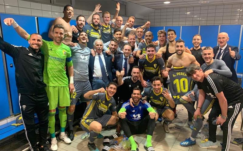El Cádiz, más líder, asegura la permanencia ganando en Las Palmas
