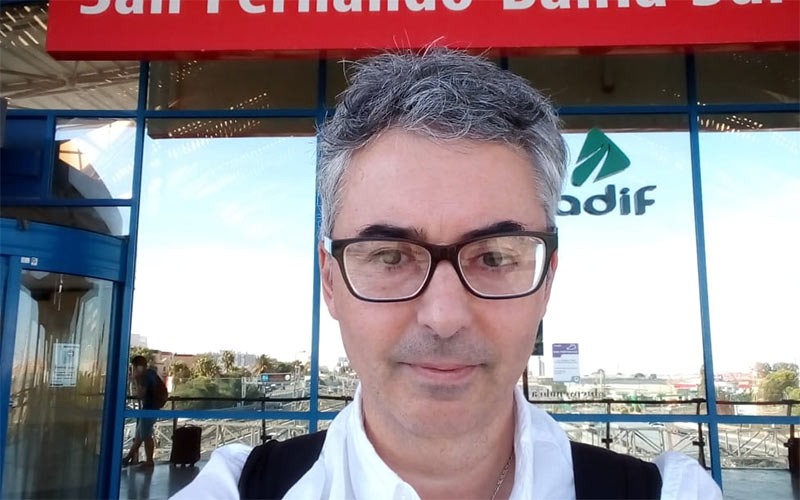 Raúl Castañón del Río, un escritor asturiano enamorado de San Fernando: “yo no visito un lugar, lo vivo. A mi manera, pero lo vivo”