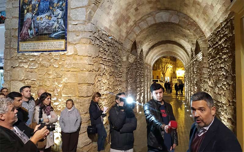 Rota continúa trabajando para poner en valor el Arco de la Villa y parte de su muralla medieval