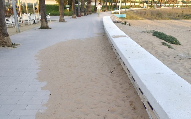 Denuncian el aspecto que presenta la playa de La Cachucha en invierno por “dejación en el control político a la empresa pública GEN”