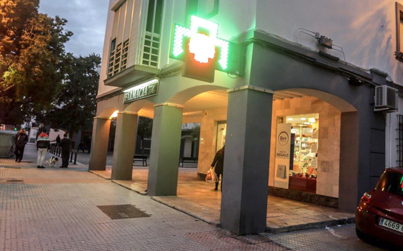 Farmacéuticos se reivindican como “un nivel asistencial más e imprescindible” frente al coronavirus, y exigen medidas de protección