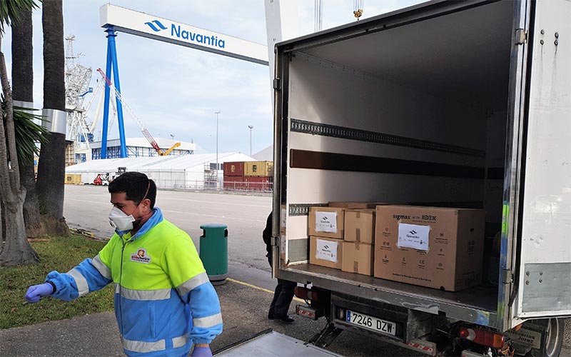 Navantia fabrica desde su astillero de Puerto Real, de forma ininterrumpida, pantallas de protección facial mediante impresión 3D