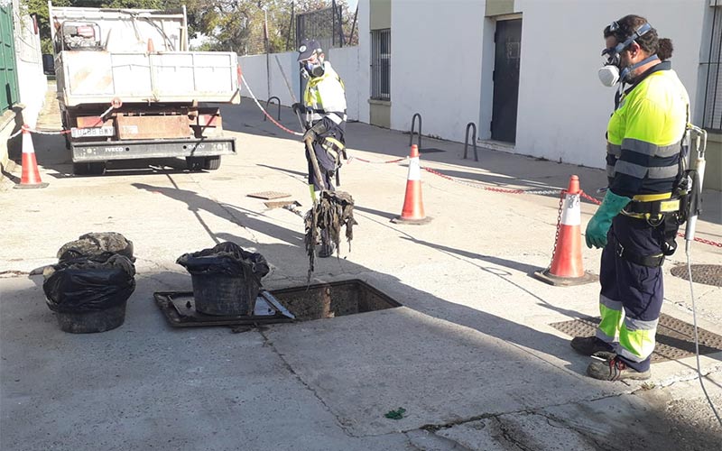 Las toallitas húmedas también ‘amenazan’ las redes de saneamiento en Chiclana y el confinamiento de los vecinos agrava el problema