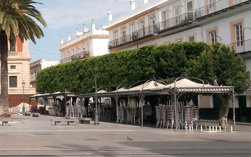 Los hosteleros isleños no pagarán la tasa municipal por sus terrazas en lo que resta de año, como medida de apoyo a un sector castigado