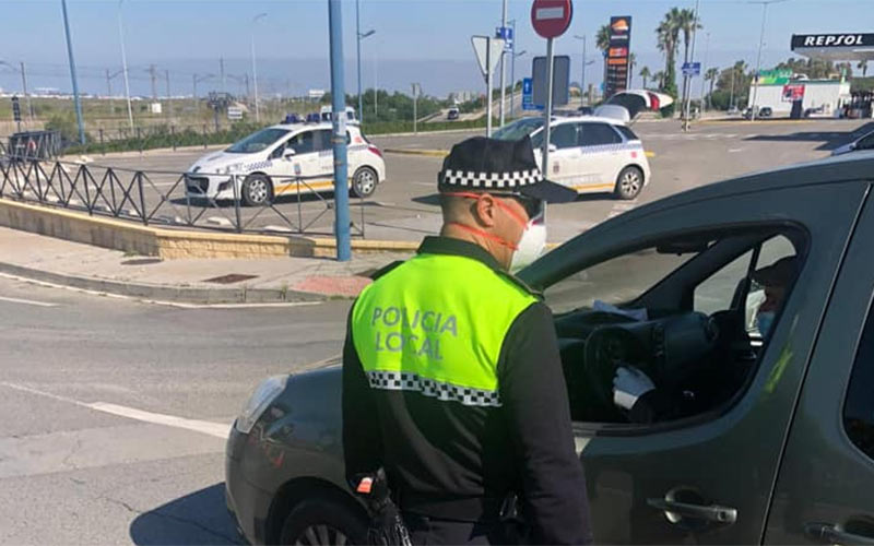 “No es cierto que hayan llegado de forma masiva turistas a Chiclana”; Semana Santa acaba con casi 1.200 controles a vehículos y 95 multas