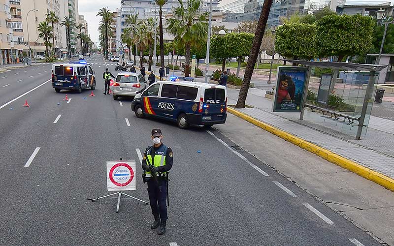 La intensificación de los controles de Policía y Guardia Civil en Cádiz en Semana Santa se salda con casi 2.200 multas y 23 detenidos