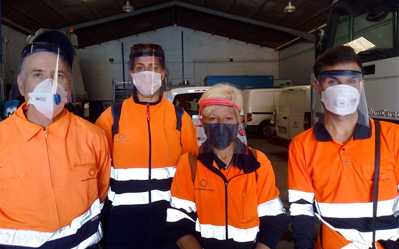 La “cadena de solidaridad” en Rota ha distribuido ya unas 8.000 mascarillas y 700 pantallas de protección fabricadas en casa