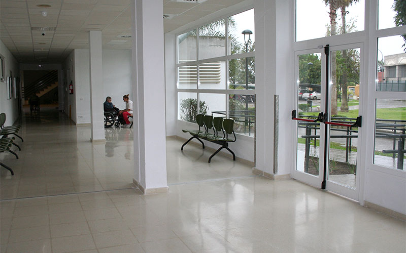 La Junta opta por medicalizar la residencia de mayores de la Cruz Roja de San Fernando, con medio centenar de residentes con Covid-19