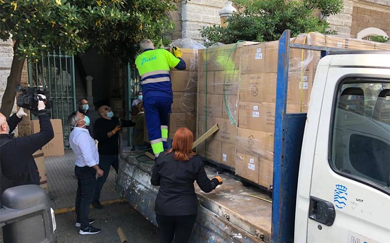 La Diputación compra y distribuye en Cádiz hasta 800.000 mascarillas