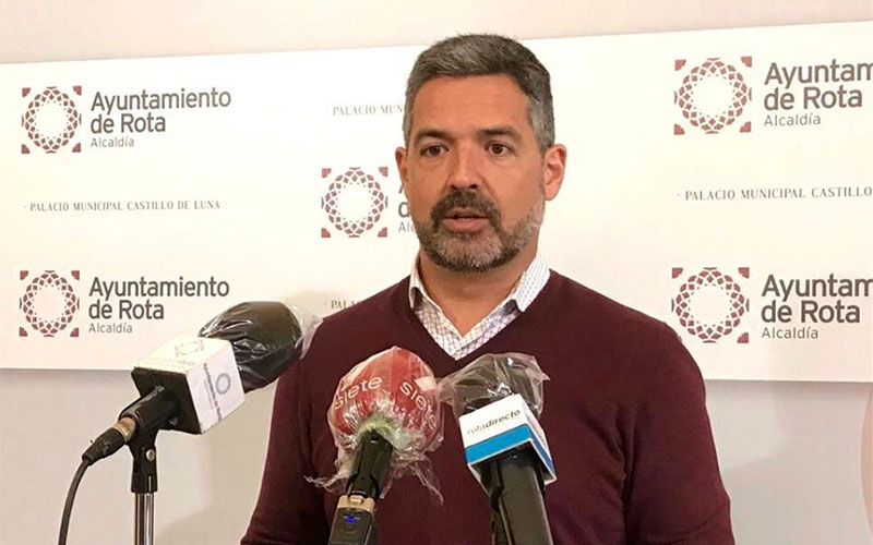 Ruiz Arana subraya la “determinación” del Ayuntamiento roteño de poner “todos sus recursos para que todas las familias salgan adelante”