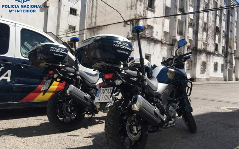 La Policía ya ha tramitado más de 200 multas y 30 detenciones en la barriada portuense de Los Milagros por incumplir el confinamiento