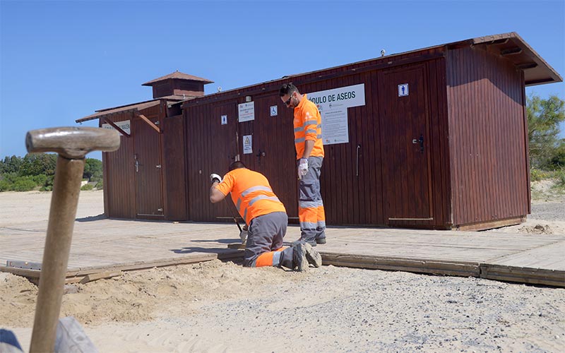Socorristas de El Puerto advierten de que el PP “va a reducir drásticamente” el servicio en detrimento del turismo y de sus empleos