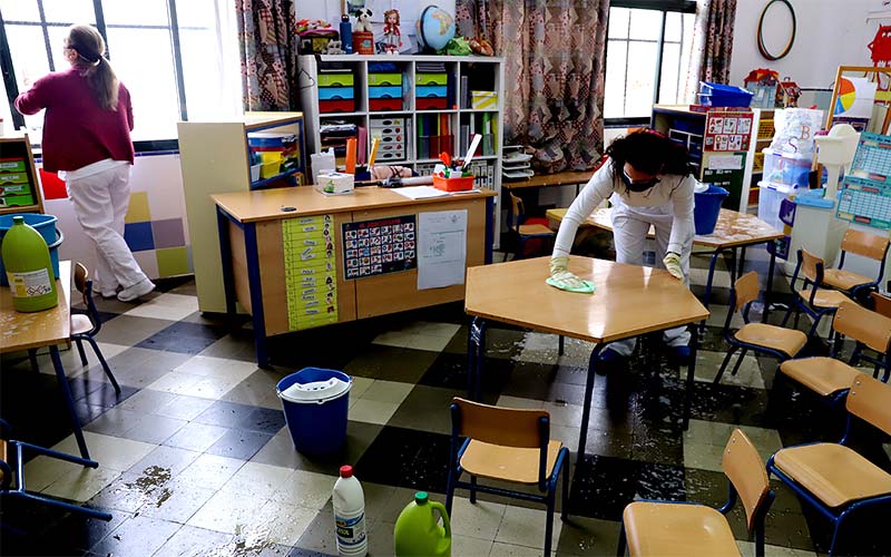 El 92% del profesorado gaditano dice trabajar ahora más horas que antes, y el 96% acusa “desgaste emocional” por el confinamiento