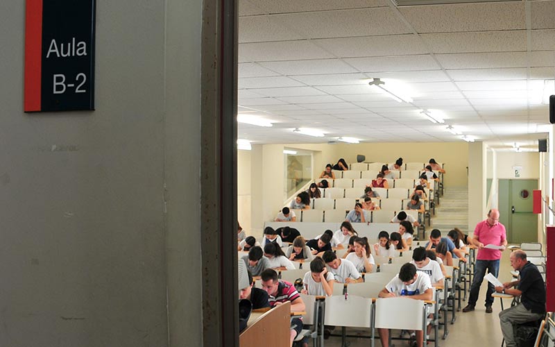 La UCA programa un centenar de video-reuniones con el alumnado que se presentará en julio a la Selectividad condicionada por el Covid-19