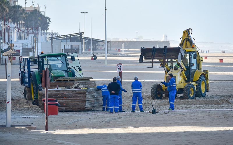 Media Bahía de Cádiz ya ‘puede’ bajar a la playa: el área metropolitana registra 47 positivos en los últimos 14 días y avanza en la desescalada