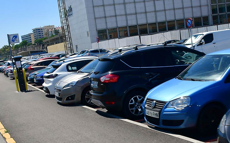 Una hora gratis de aparcamiento en Cádiz para quienes vengan de más allá de Cortadura a comprar o consumir en negocios locales