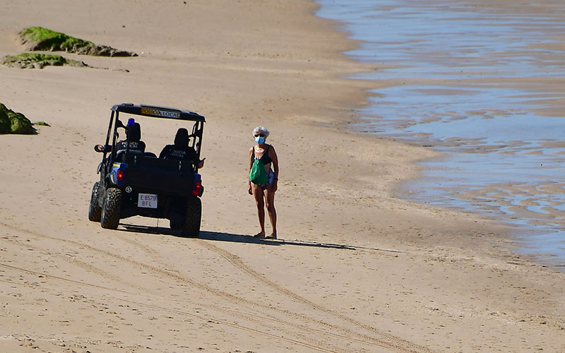 Hasta 686 ‘vigilantes’ para las playas gaditanas post-coronavirus