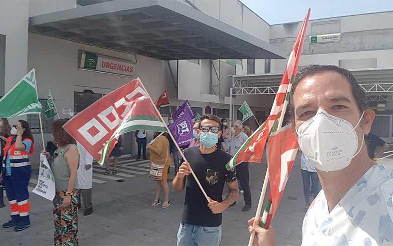 Concentración ante las puertas del centro de salud La Milagrosa en protesta por la “falta de seguridad activa” en las Urgencias