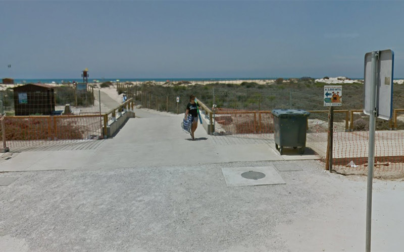 La playa de Camposoto podrá acoger este verano un máximo de 30.000 bañistas; la afluencia real sin coronavirus es mucho menor