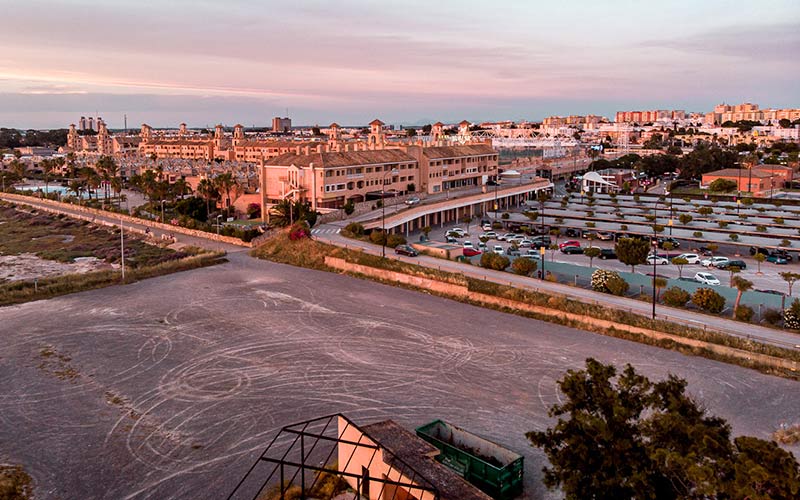 Autocine, terrazas y música: oferta estival “sostenible y libre de Covid-19” del centro comercial Bahía Sur para este verano post-pandemia