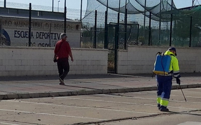 Las fumigaciones con herbicidas en Chiclana, en cuestión