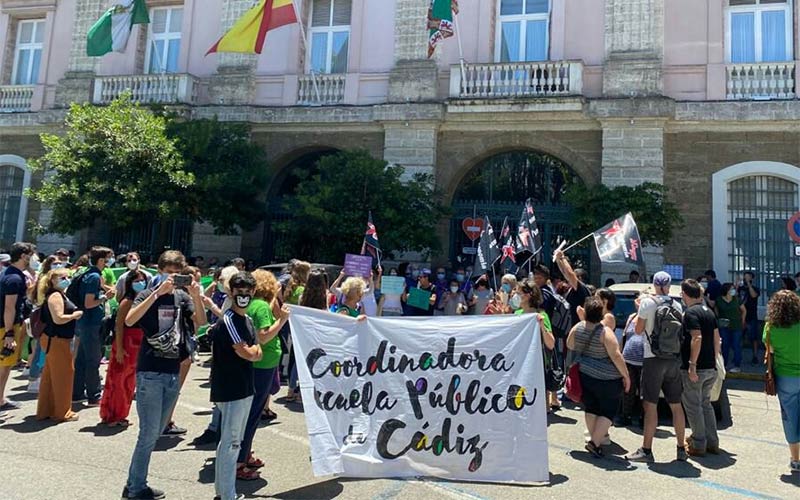 En la calle contra la sangría de la escuela pública en la ciudad de Cádiz