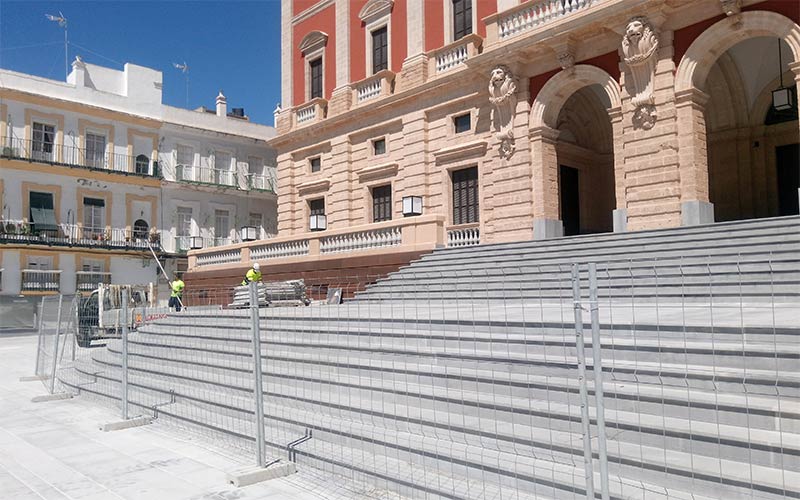 Objetivo: reabrir el Ayuntamiento isleño alrededor del 24-S