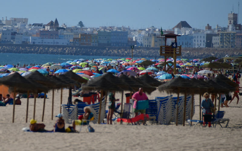 Cádiz 2000 replica que sí ha ofrecido formación sobre el Covid-19 a los socorristas, que denuncian “precariedad y organización caótica”
