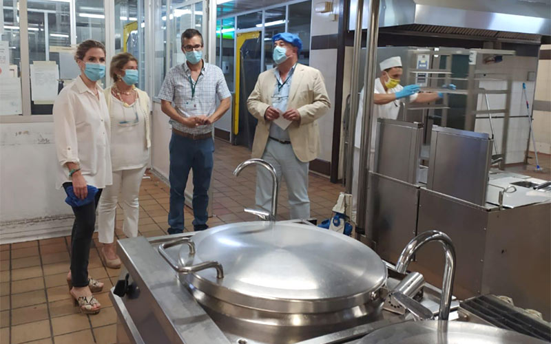 Cuatro meses de obras “necesarias” en la cocina del Puerta del Mar y cuatro meses de controvertida externalización del servicio de comidas