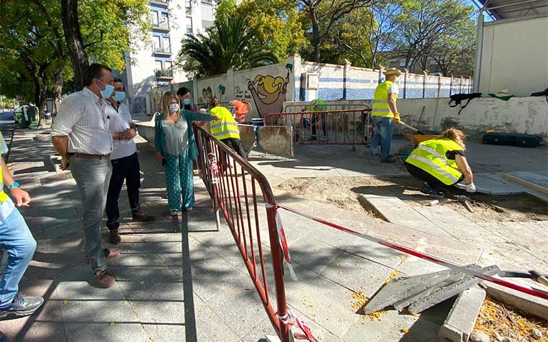 Avanza el adecentamiento de los acerados de las avenidas Blas Infante, Europa y Rey Juan Carlos I