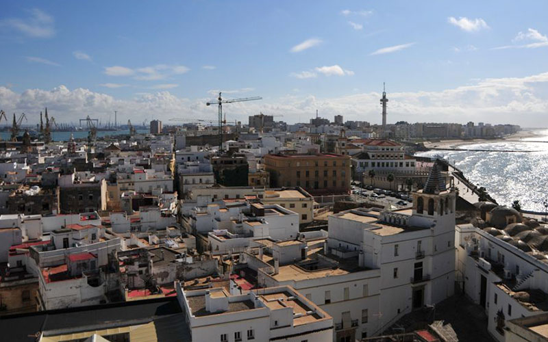 “La ciudad de Cádiz se va transformando en el hábitat en el que los gaditanos tienen que acoplarse al lugar que les deja el mercado”