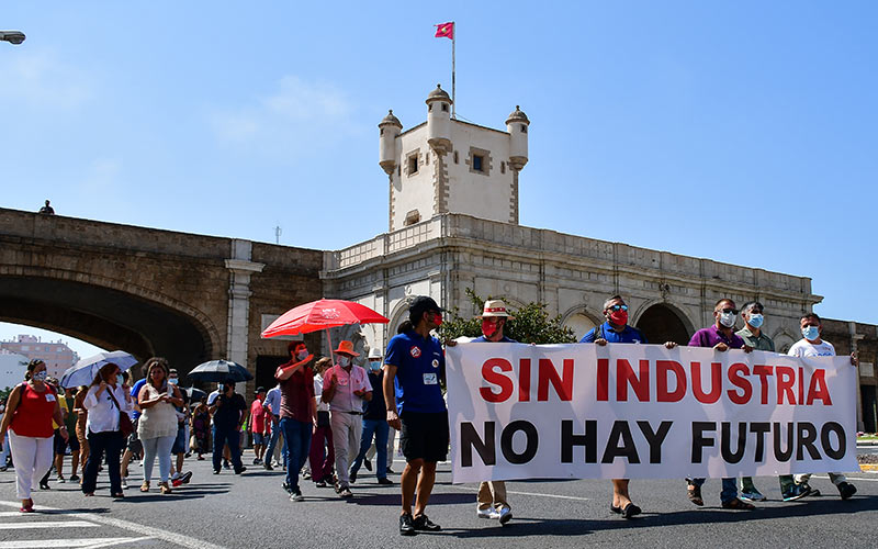 El sector aeroespacial gaditano se echa a la calle frente a los ajustes: “en esta lucha está el futuro de estas familias, y de toda la Bahía”