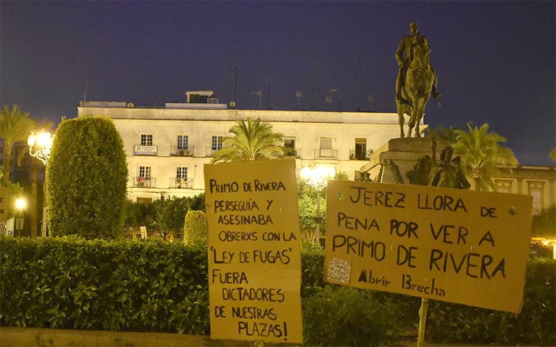 “Jerez llora de pena por ver a Primo de Rivera”: jóvenes exigen la retirada de la estatua del dictador al que se le honra en Arenal