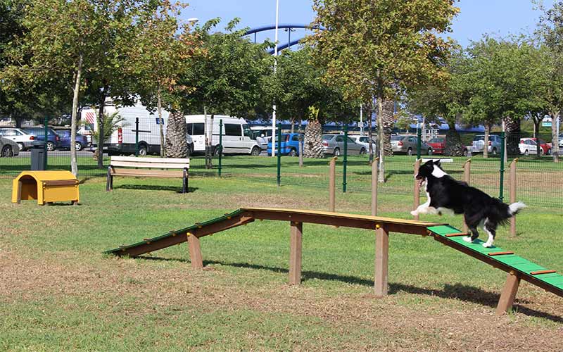El primer parque canino de Chiclana “supera las expectativas”