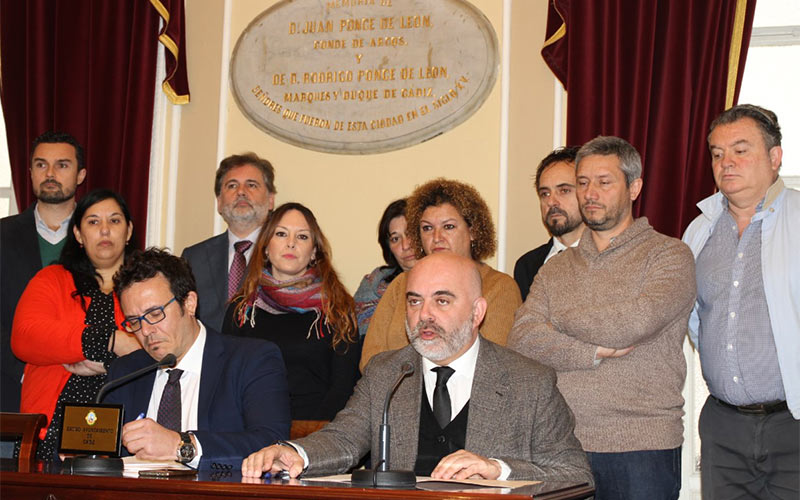 PSOE y PP valoran la salida de Navarro: de la “descomposición” del Gobierno gaditano al “están todos cansados, el primero el alcalde”