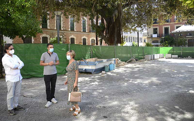El Gobierno local defiende la pista de baile para mayores de la plaza del Banco, que el PP rechaza por “poco idónea y nada prioritaria”