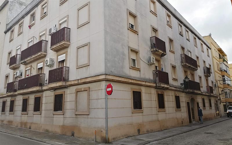 Casi 400.000 euros para mejorar la accesibilidad de dos bloques de viviendas protegidas en alquiler de la Junta en Puerto Real