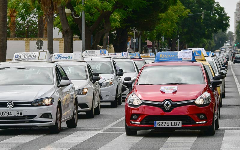 Las autoescuelas gaditanas protestan por el “colapso” existente para sacar el carné de conducir: “queremos examinar a nuestros alumnos”