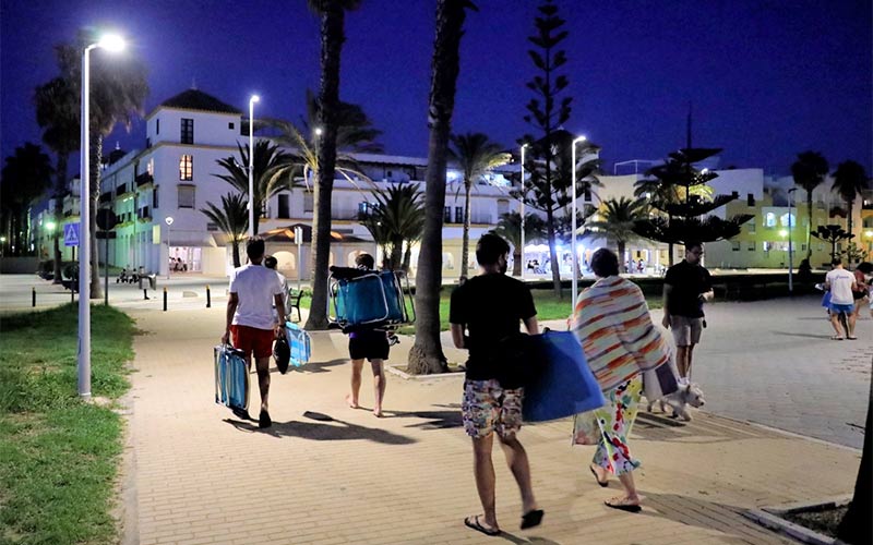 Se hizo la luz en el paseo litoral de Costa Ballena