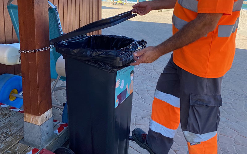 Nuevos contenedores para mascarillas en las playas portuenses