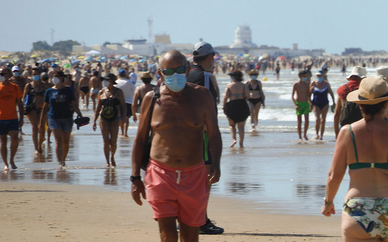 Más de 3.200 llamadas de seguimiento a población de riesgo en la provincia gaditana en los días más calurosos de lo que va de verano