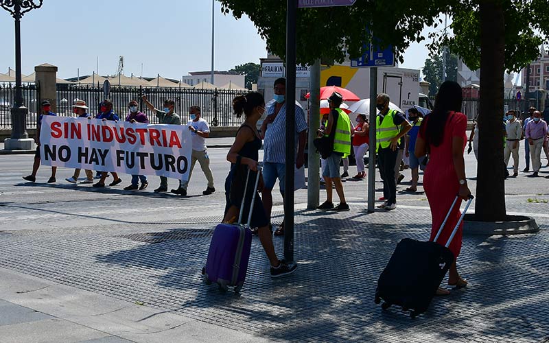 Trabajadores de empresas auxiliares del sector aeronáutico gaditano empatizan con sus compañeros del sector naval: “nos toca pelear”