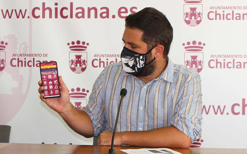 “Acercamos la administración a los ciudadanos”: el Ayuntamiento pone en servicio la nueva aplicación para móviles ‘Mejora Chiclana’